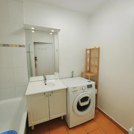 2p A Ivry, Aux Portes De Paris Avec Parking Prive Apartment