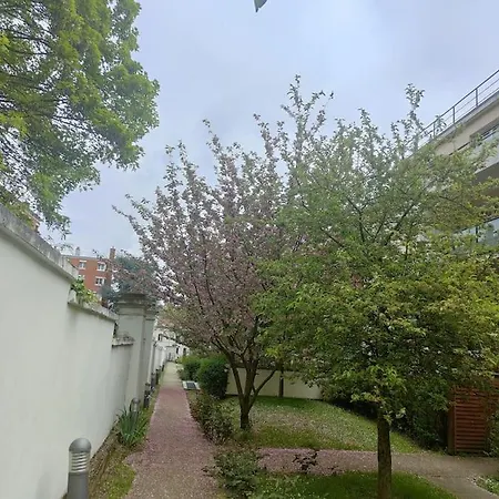 2p A Ivry, Aux Portes De Paris Avec Parking Prive Apartment