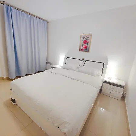 2p A Ivry, Aux Portes De Paris Avec Parking Prive *
